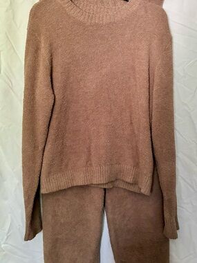 Cozy Women's Long-Sleeve Pullover Sweater and pants